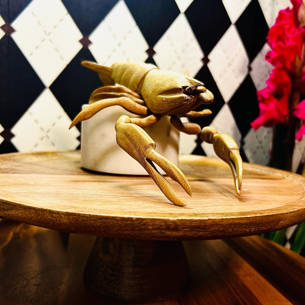 Vintage Hand-Carved Wooden Lobster Sculpture – Nautical Mid-Century Elegance - Picture 4 of 8